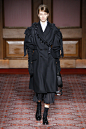 Simone Rocha Fall 2018 Ready-to-Wear Fashion Show : The complete Simone Rocha Fall 2018 Ready-to-Wear fashion show now on Vogue Runway.
西蒙娜·罗莎 2018年秋季成衣