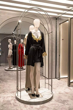 tasman采集到服装专卖店1
