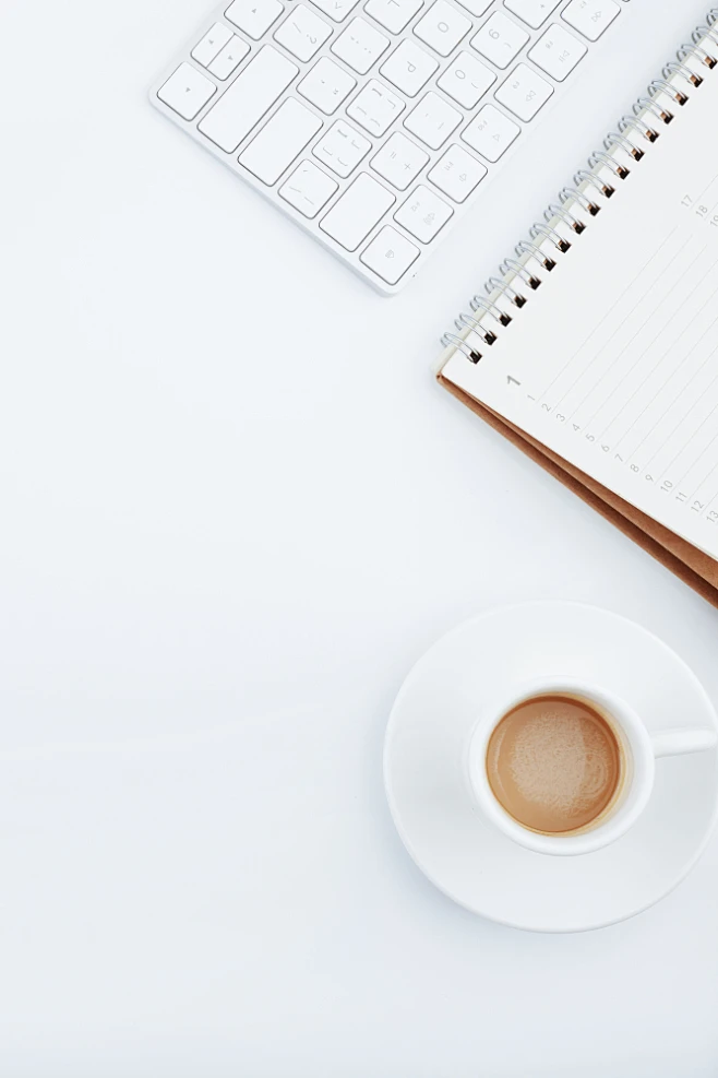 办公内的花瓣采集图片-五颜六色de黑