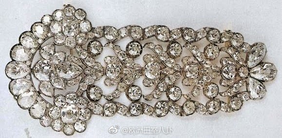 #珠宝# 卢森堡王室的钻石胸针，据说本是...