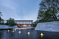 肇庆新城香悦公馆 Xiangyue Mansion / 迈丘设计 :   迈丘设计：新城香悦公馆位于广东肇庆市高新区，北江大道之上，是新城控股进驻肇庆的开篇之作。肇庆古名端州，以端砚著称。宋朝诗人张九成曾赋诗道：“端溪古砚天下奇，紫花夜半吐虹霓。”该项目从肇庆非遗国粹“端砚”，提取出沉浸千年的独特纹路，...