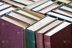 旧书。老式的精装本教科书。教育的概念