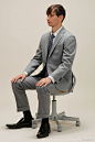 穿西服的360度男性坐姿参考[酷] 更多19张微... 来自在画速写 - 微博