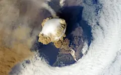 神奇美景火山喷发景观电脑桌面壁纸下载桌面壁纸1