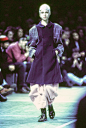 Comme des Garçons Fall 1993 Ready-to-Wear Fashion Show : See the complete Comme des Garçons Fall 1993 Ready-to-Wear collection.