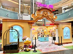 @KAKAOFRIENDS_OFFICIAL 在重庆来福士开的全国首个Pop-up store，@kakaofriends_ryan 的白胡子真是可爱至极，揪咪～ ​​​​