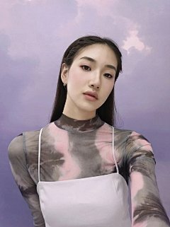 Reno6 ，焕采光斑人像视频 | OPPO 中国 : 全新 Reno6 Pro 5G 手机焕采光斑人像视频，在我眼里你会发光，AI 焕采美妆视频，3200 万自拍前置 +6400 万水光人像主摄，天玑 900 芯片，65W 超级闪充，36个月流畅护航，人像绘影专属息屏壁纸，OPPO闪达一屏两用，游戏超级闪电启动