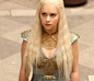 15-艾米莉亚·克拉克。在HBO新剧《冰与火之歌：权力的游戏》(A Song Of Ice And Fire)中饰演主角丹妮莉丝·坦格里安(Daenerys Targaryen)。