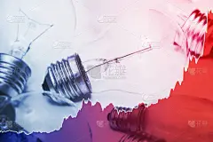 世界能源危机期间代表当前高电价的灯泡和不断上升的火线图