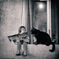 Kate & Cat by Andy Prokh - 空白杂志 NONZEN.com : 俄罗斯摄影师Andy Prokh将相机对准自己的宝贝女孩和自家的大肥猫，拍摄了一系列他们嬉戏、玩耍的可爱照片。
