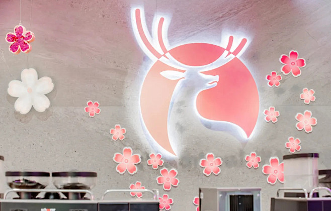 瑞幸咖啡夏日新LOGO