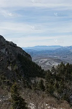 白雪亲吻着祖父山的蓝岭山脉