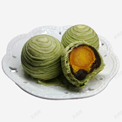 陆某仁采集到蛋黄酥素材