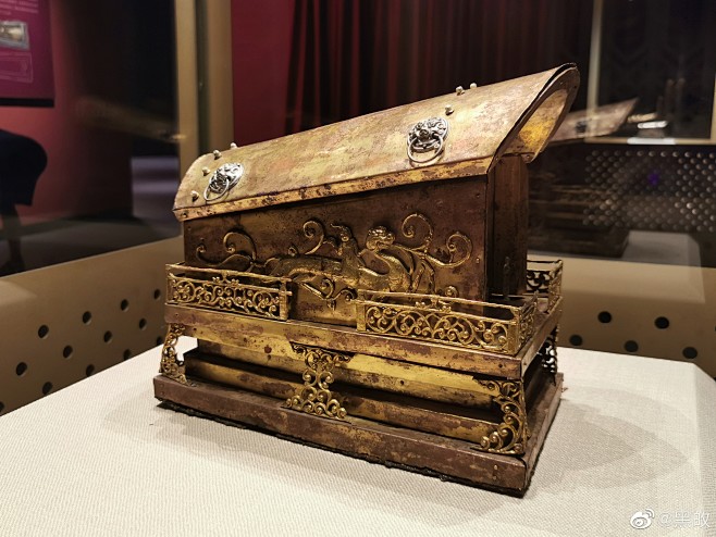 太原市博物馆 龙泉寺五重宝函鎏金铜椁 出土于太原市晋源区龙泉寺唐代塔基地宫中，武周时期遗存，一共五重，由外到里分别为石函、木椁、铜椁、银椁、金 ...