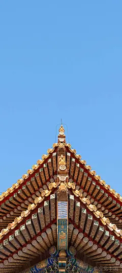故宫游览指南•参观时要注意尊重文化遗产，保护文物古迹，请不要在古建筑和古树上刻画涂写。在开放时间即将结束时请注意广播和工作人员的提示，尽快结束参观。——故宫#北京