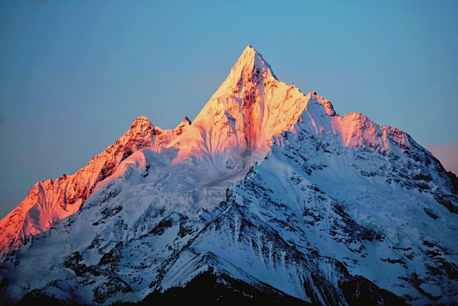 你喜欢什么颜色的梅里雪山丨缅茨姆峰