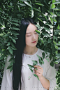 半夏繁中闲是艳，满枝犹待解花柔。