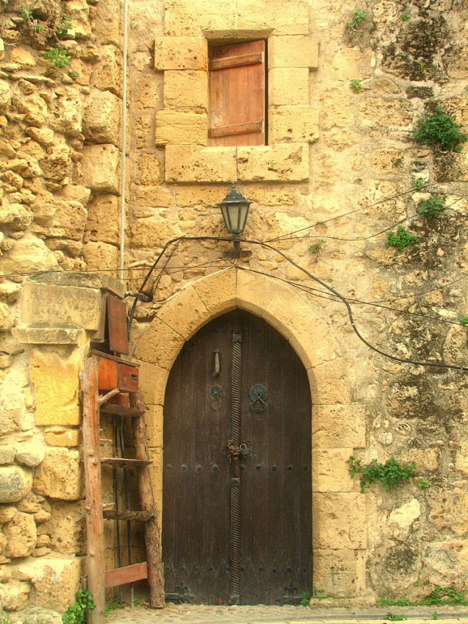 门，窗，梯。凯里尼亚，塞浦路斯