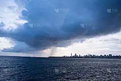 孟买阿拉伯海季风云和强降雨。