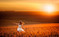636143285510462878-1414070766_sunset-field-little-girl-running-mood-grass-wind-dress-country-picture-wallpaper.jpg (1680×1050)