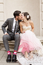 色彩狂人。新郎：彩色袜子；新娘：渐变色婚纱。#彩色##粉色##创意##个性##新郎##新娘##造型##礼服##婚礼##渐变##现代主义##时尚#