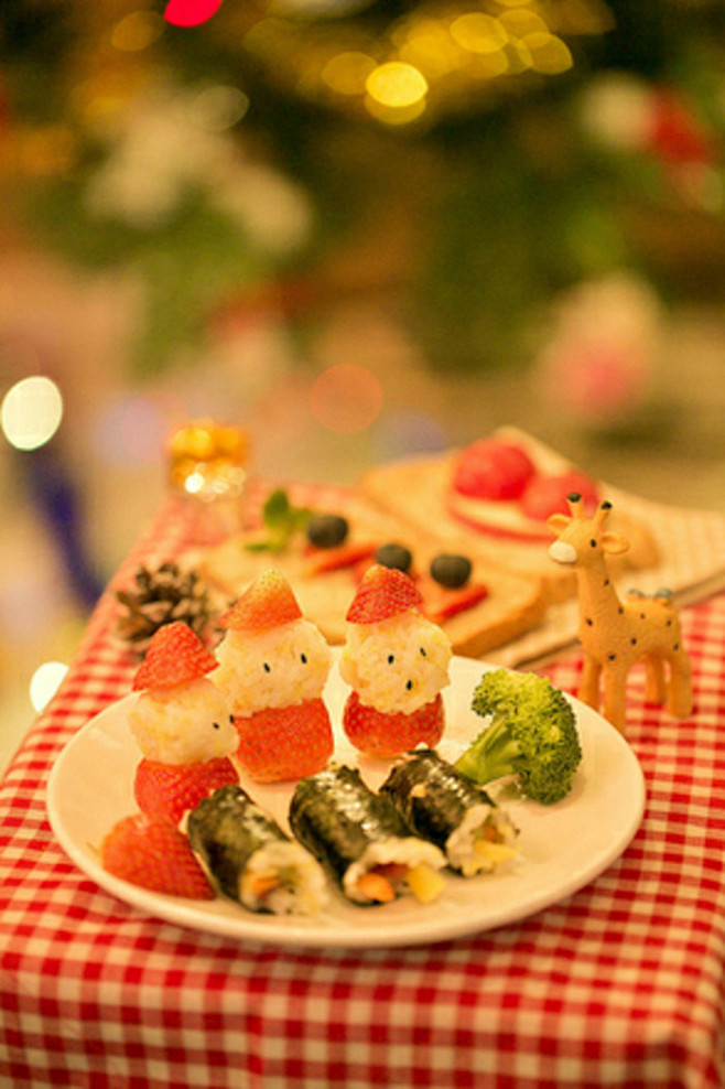 「圣诞早餐」材料：草莓、芝麻、米饭、西兰...