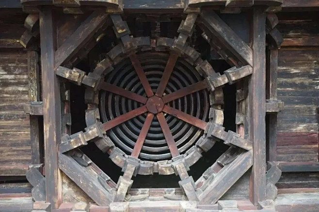 保国寺大殿前廊复合式藻井