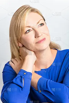 画室肖像有吸引力，健康，周到，中年妇女