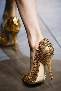 纤指花妖采集到时尚---我爱高跟鞋