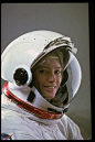 宇航员安娜L费希尔微笑着穿着太空服