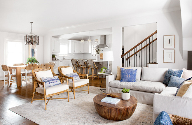 Living room - mid-si...