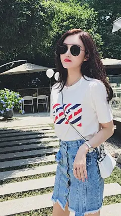 你该换壁纸了，30张高清美女壁纸，无码！
