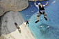 海 跳伞 People 2880x1910 men sports jumping bird's eye view sand helmet beach sea rock boat shipwreck sunlight Greece parachutes