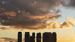 巴西大城市的大型建筑和美丽的日落