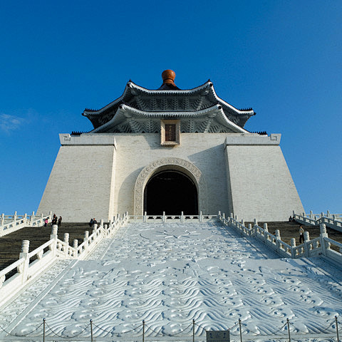 中台禅寺位于台湾省南投县埔里镇一新里，由...