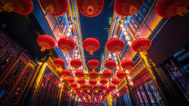 挂在锦里街上的红灯笼，中国成都 (© P...