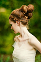 27款适合秋冬婚礼的新娘发型，美啦美啦~+来自：婚礼时光——关注婚礼的一切，分享最美好的时光。#秋冬新娘发型# #发髻#