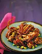 [青豆面拖蟹] 食材：小河蟹6只、面粉100g、毛豆子50g、香葱1棵、姜10g调料：白砂糖1汤匙（15g）、酱油1汤匙（15g）、绍兴黄酒1汤匙（15g）、盐1/2茶匙（2g）、油300ml（实耗30ml）