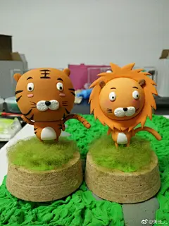 #粘土教程# 小羊老师的插画蹦出来啦
欢迎找我要教程图，虽然只有那几张  硬生生凑了九图@杨小羊的日常绘画  @粘土镇的故事  @粘土镇  @粘土教程 ​​​​