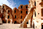 突尼斯，粮仓建筑群 Ksar Ouled Soltane。
《星球大战》天行者故乡塔图因（Tatooine）星球取景地之一