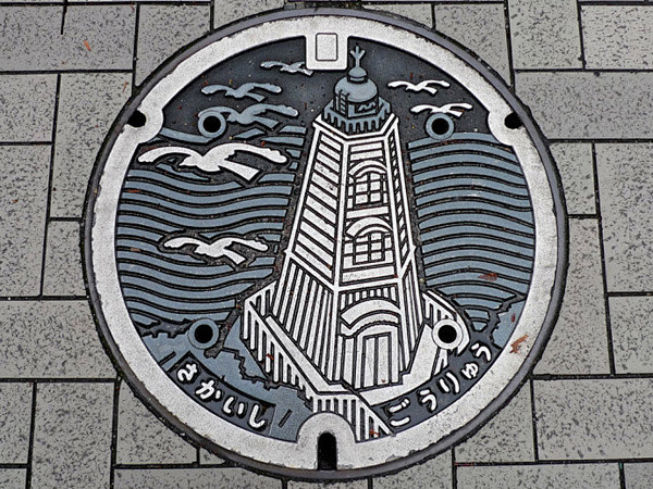 日本街头的井盖艺术-1