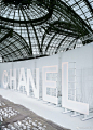 CHANEL | 香奈儿2021#春夏高级成衣系列#发布秀，纯白的巴黎大皇宫（Grand Palais）上演极致优雅。时尚超话#时尚##活动锋尚##香奈儿# ​​​​