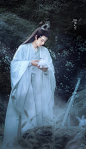 令·影#蓝忘机给魏无羡摘莲蓬# #陈情令#... 来自陈情令官微 - 微博