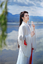 【 出云 · 奔月】<br/>  —————<br/>  鸟知归，<br/>  云出岫，<br/>  两忘情。<br/>  —————<br/>  出境/后期/妆发：小梦<br/>  摄影： @花蜀黍