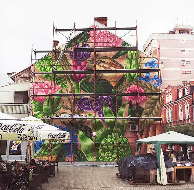 MURAL IN BOSNIA : A ...