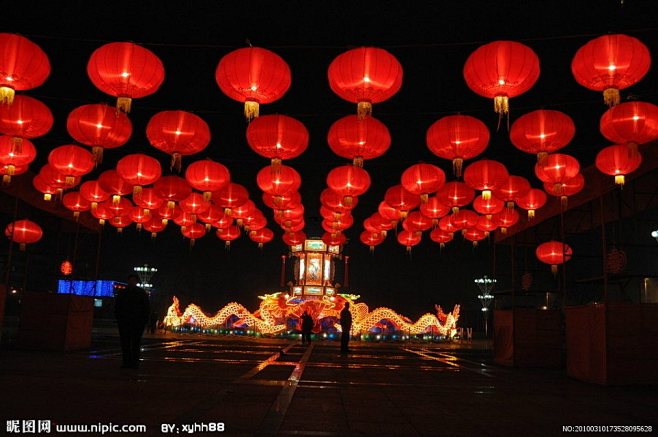 大红灯笼高高挂