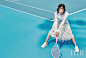 롱 슬리브 톱은 가격 미정, Isabel Marant. 펀칭 디테일의 레더 스커트는 가격 미정, Tod’s. 헤드밴드와 스니커즈는 모두 가격 미정, Hermes. 