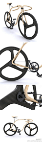 【产品设计】伦敦建筑设计师 Andy Martin 设计的一款概念自行车。车身采用 Thonet’s 蒸汽弯曲技术，将山毛榉木弯曲成一体式车架。这是品牌自1830年以来沿用至今的传统技术，因此，该车可谓融入了 Thonet 品牌的灵魂。不过，这辆车没有配备刹车，技术不好的可得“量力而行”。via:http://www.andymartinstudio.com/bend/Thonet-bike/