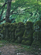 爱宕念佛寺，始建于八世纪中期（原位于东山，二十世纪初迁址），曾几度重建荒废，直至募集到参拜者捐赠的一千二百尊罗汉雕像（每尊都出自不同人之手），才重新受到关注。  ​​​ 2日本·京都 ​​​​