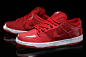 每日鞋报 · 第132期 ShoeGaze - ShoeGaze - 淘宝达人：Nike SB Dunk Low Pro 全新配色设计「Varsity Red」